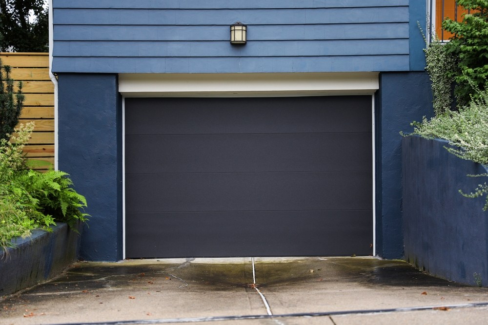 What Are the Benefits of Professionally Painting Your Garage?