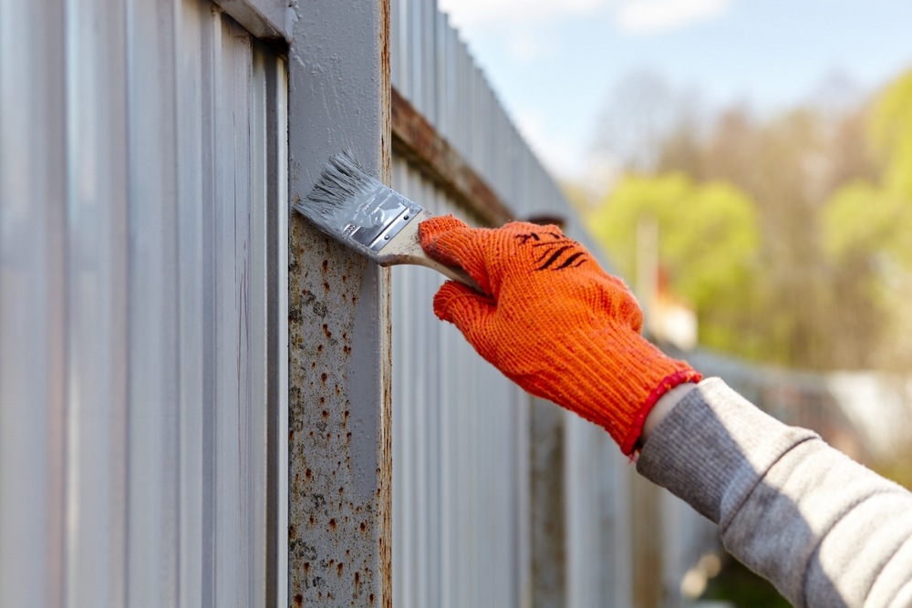How Fence Painting Can Boost Your Home’s Curb Appeal Instantly