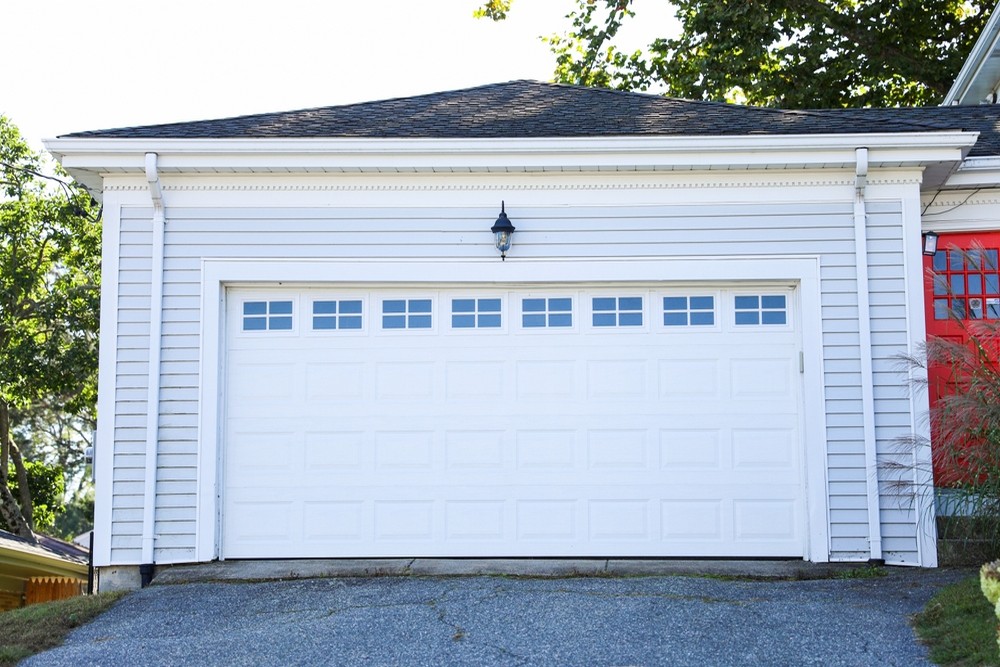 Top Reasons to Hire a Professional for Your Garage Painting Project
